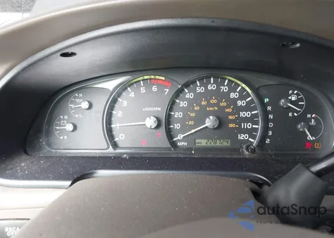 2005 Toyota Sequoia Limited V8 z USA, uszkodzony, nr VIN 5TDZT38A85S252600